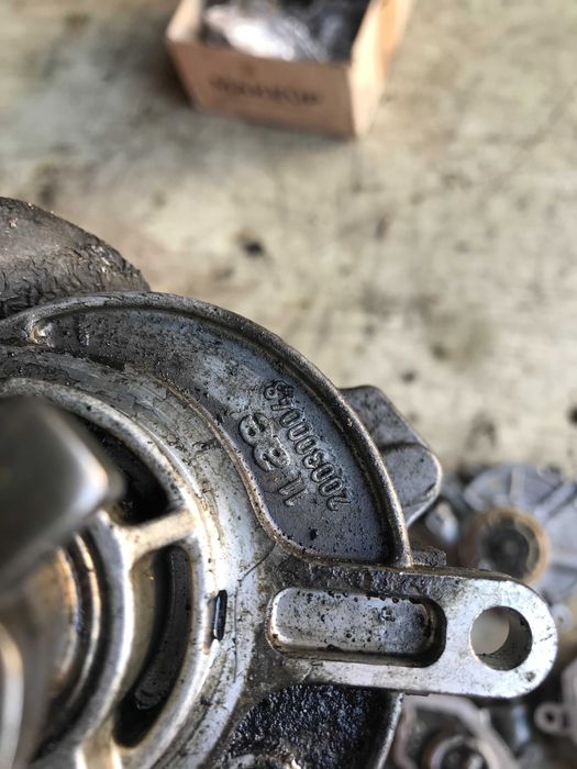 Вакуумний вакумний насос помпа Volkswagen Jetta Passat 2.5 FSI