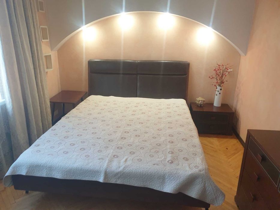 Сдаю 2 комнатную студию просп. Голосеевский 82