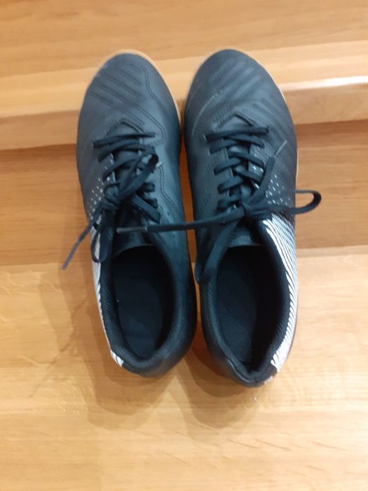 Halówki decathlon futsal roz. 38 dł. wkł. 24,5 czarne.