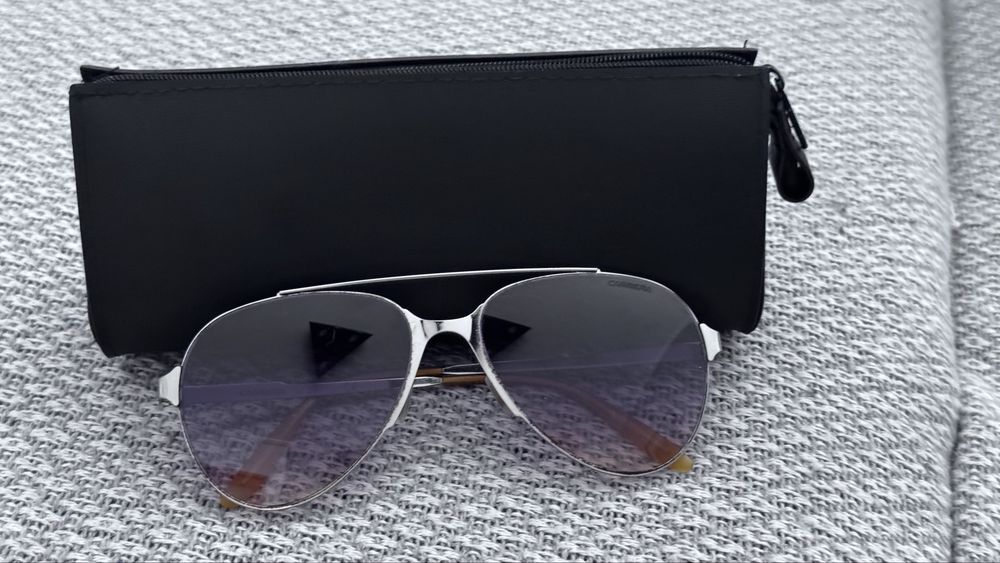 Oculos de sol da Carrera