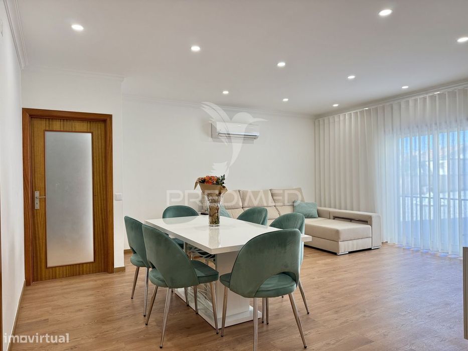 Apartamento T4 renovado, equipado e com 3 lugares de estacionamento...