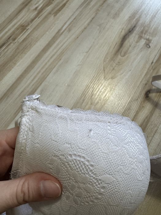 Biustonosz 70B biały