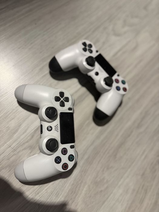 Продам консоль PS 4