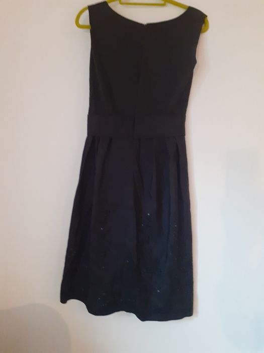 Czarna sukienka wyjsciowa