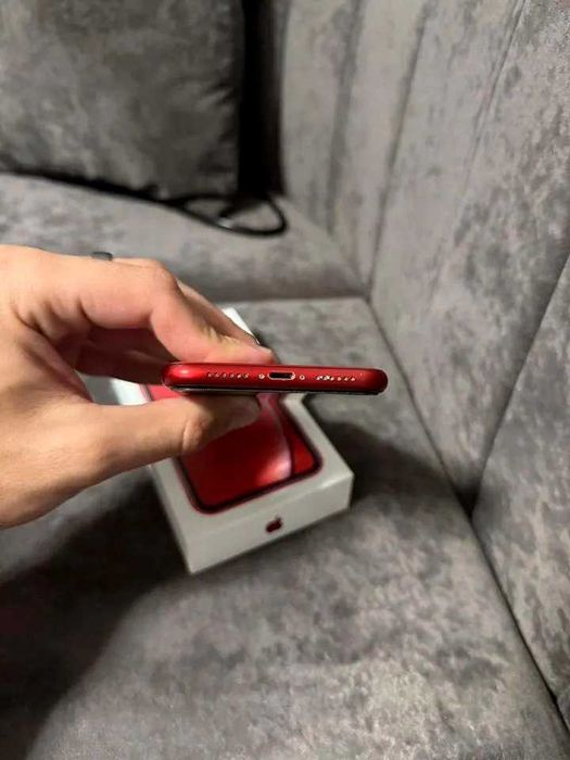 iPhone XR Product RED 100% батарея