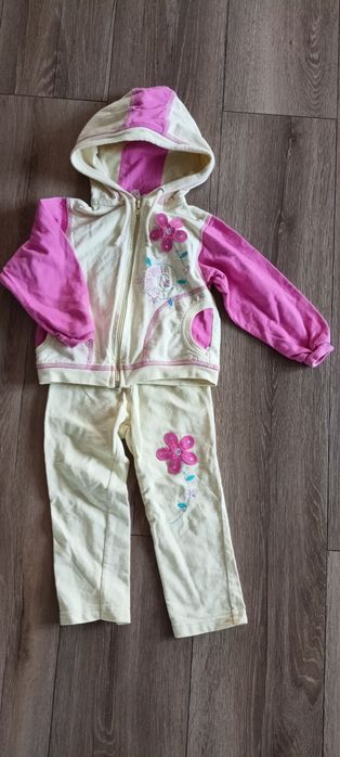 Bawełniany dres dla dziewczynki rozmiar 92