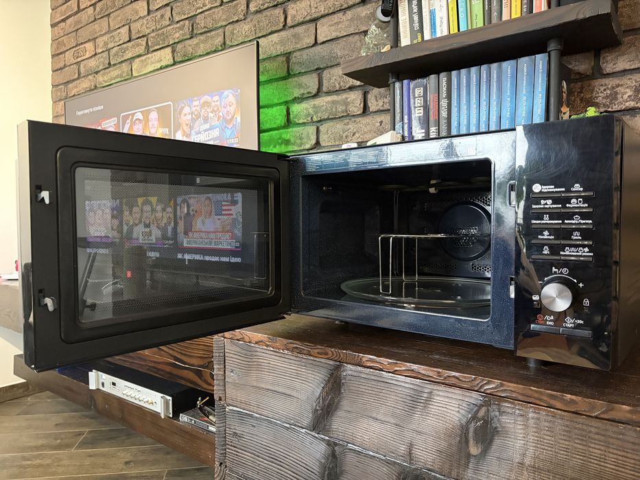 Мікрохвильова Samsung MC28A5135CK зламана плата ,працює розігрів