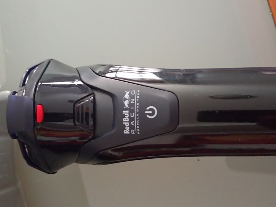 Maquina de barbear de rotação	REdBul Racing SMR 79	- Nova e completa. Com todas as peças e manual de instruções. Falta apenas a embalagem