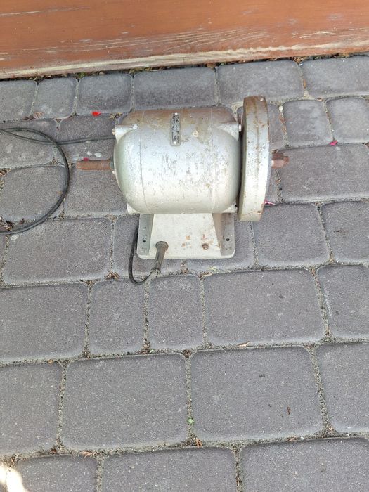 Szlifierka stołowa z czasów PRL