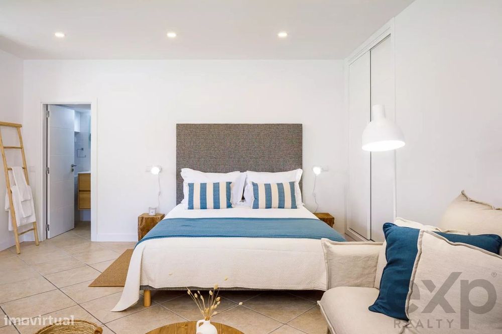 Investimento – 4 Estúdios Turísticos a 100m da Praia no Centro de Carv