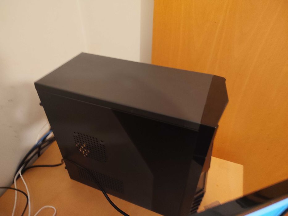 Computador Gaming Low-Cost + Monitor