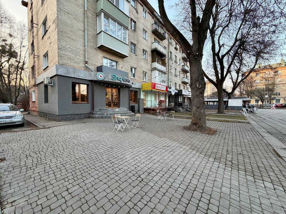 Продам фасадне приміщення в центрі міста