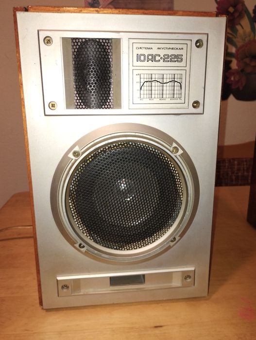 Kolumny głośnikowe, Radiotechnika