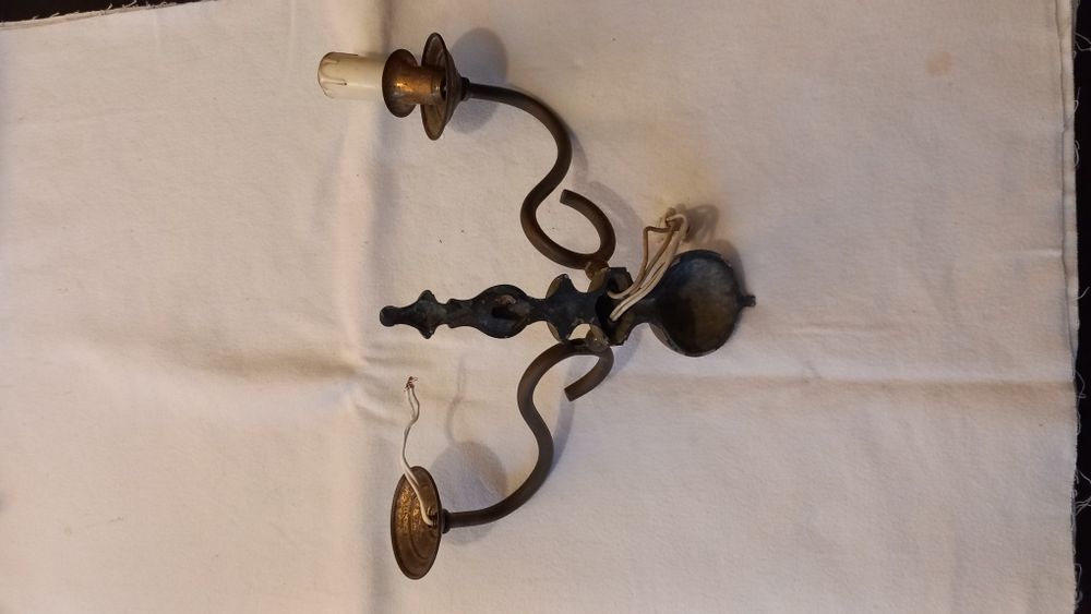 Candeeiro de parede antigo