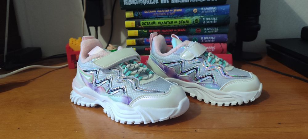 Дитячі утеплені кросівки на дівчинку світлі рожеві легені на липучці