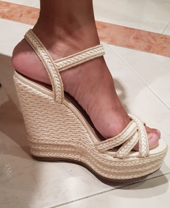 Sandálias Arrezzo nova