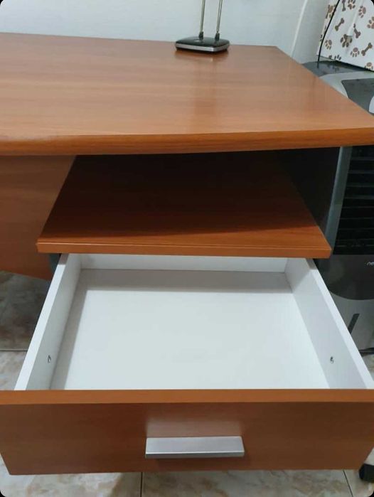 Secretária de madeira