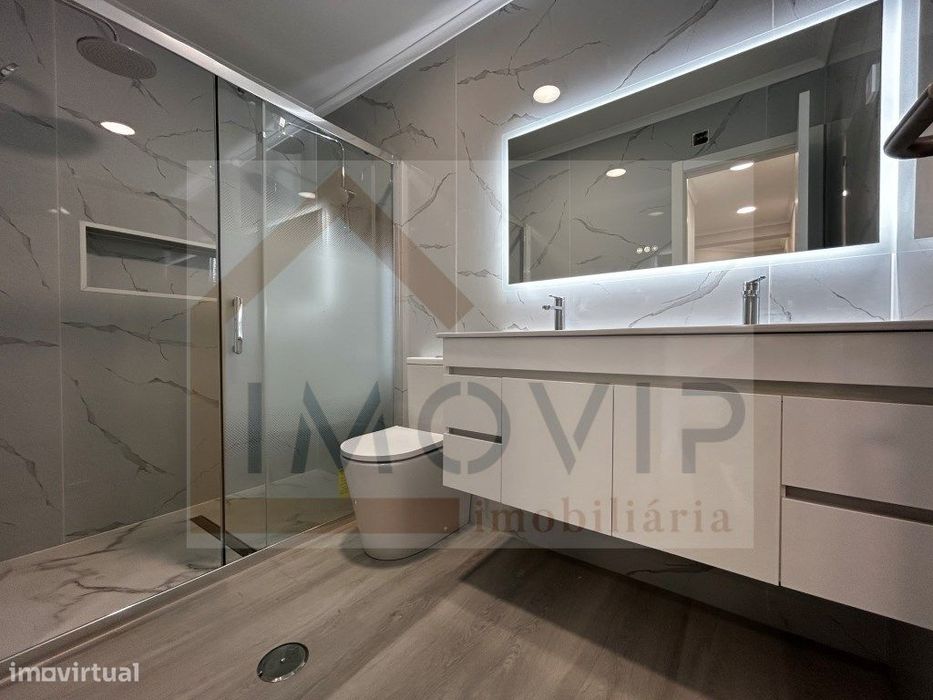 Apartamento T4 Totalmente Remodelado na Amora