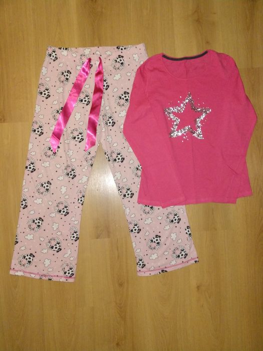 Костюмы трикотажные Пижамы ЖЕНСКАЯ ОДЕЖДА 42-46 и ОБУВЬ 38-39