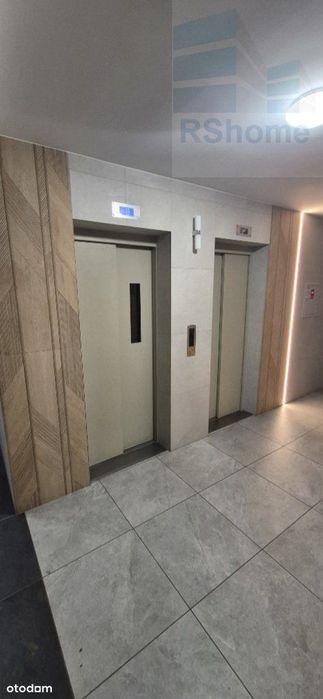 Bardzo ustawne, wygodny rozkład, parking