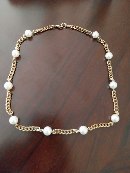 Coffret Natal, clutch colorida + esfoliante rosto + colar de pérolas