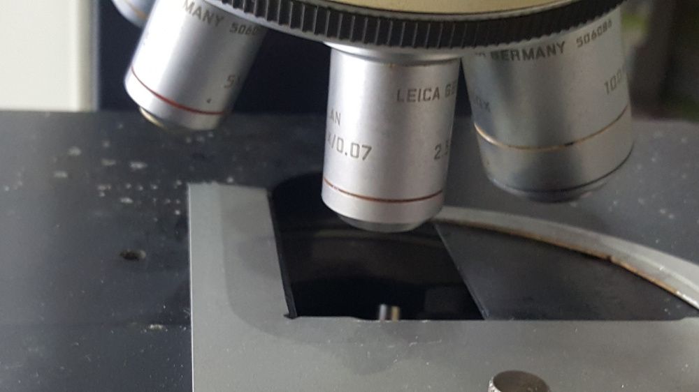 Microscópio Leica