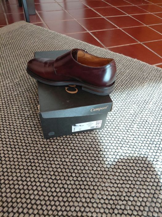 Sapatos  novos em caixa