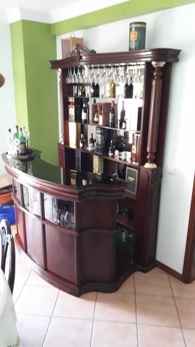 Bar em madeira bonito