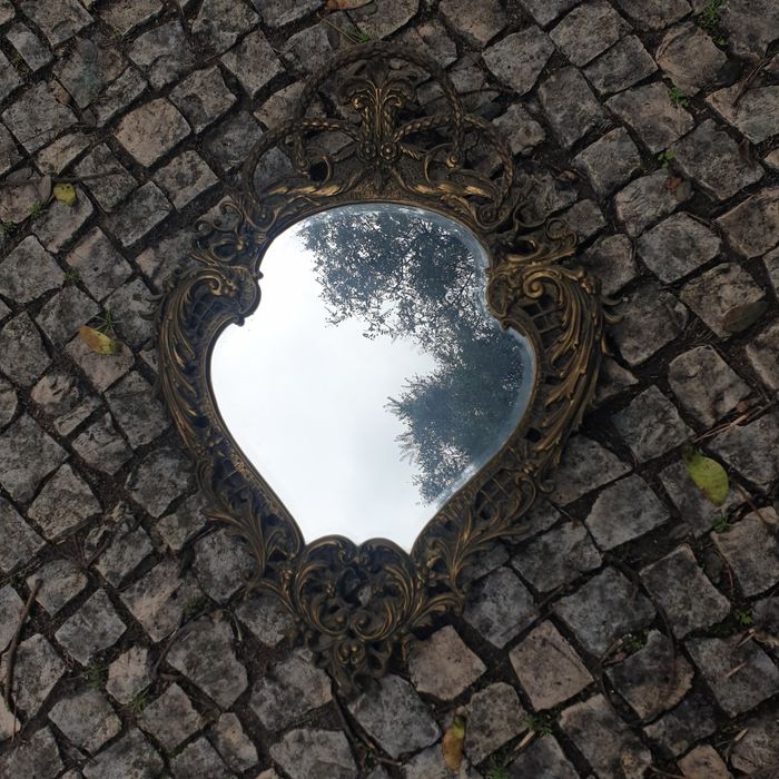 Espelho antigo feito em latão