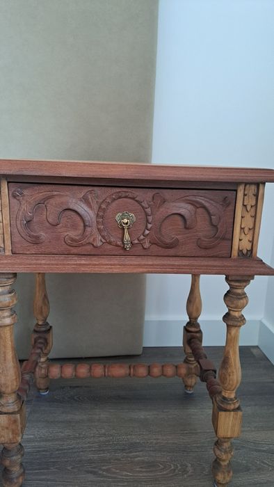 Vendo duas mesas de cabeceira