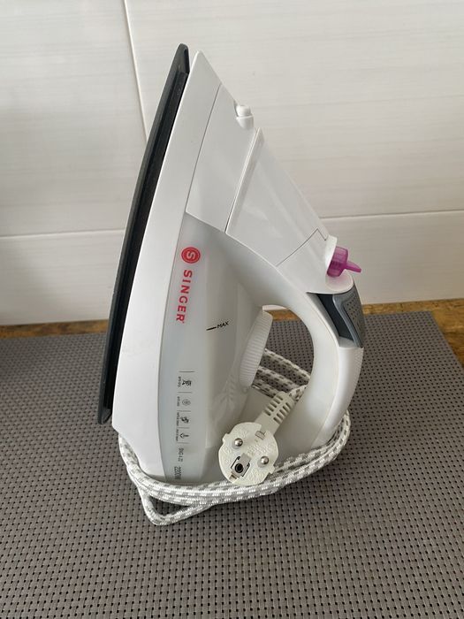Ferro de engomar a vapor Singer SNG 4.22