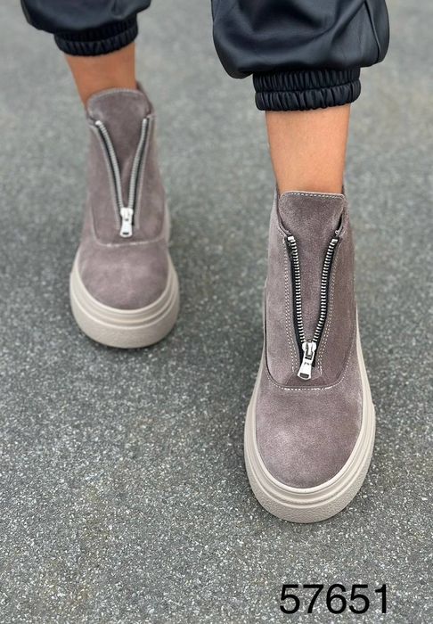 Жіночі шкіряні демісезонні черевики в кольорах