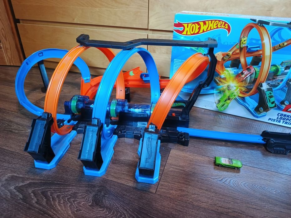 Tory Hot Wheels.     PĘTLE  GROZY