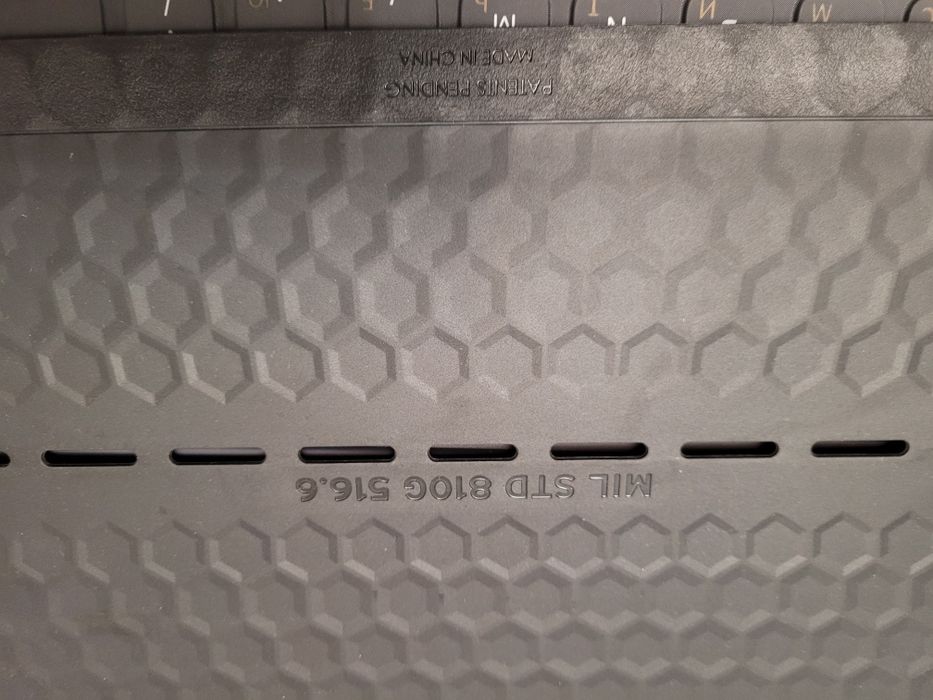 Чехол клавиатура iPad 12 .9 " original  Apple  30 $