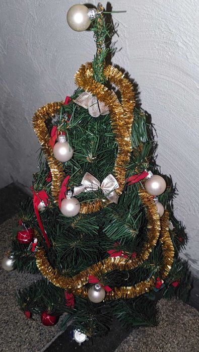 Sztuczna choinka z ozdobami, dekoracjami 60cm