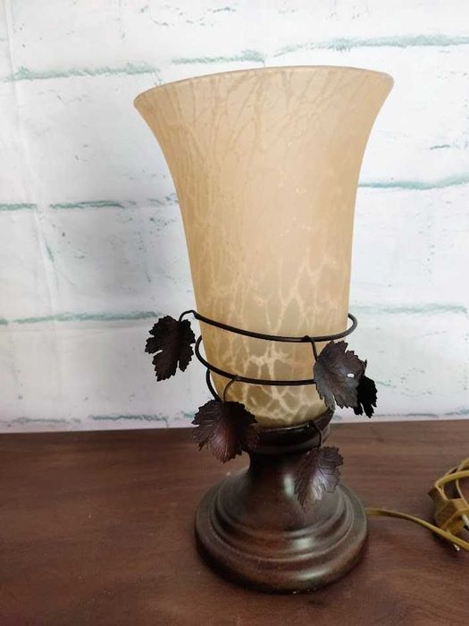 Lindíssimo par de candeeiros em vidro e adorno metal