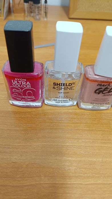 Lakiery do paznokci Avon
