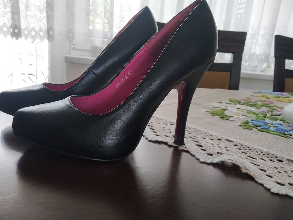 Piękne Czółenka skórzane JUMEX r.37 249zł.