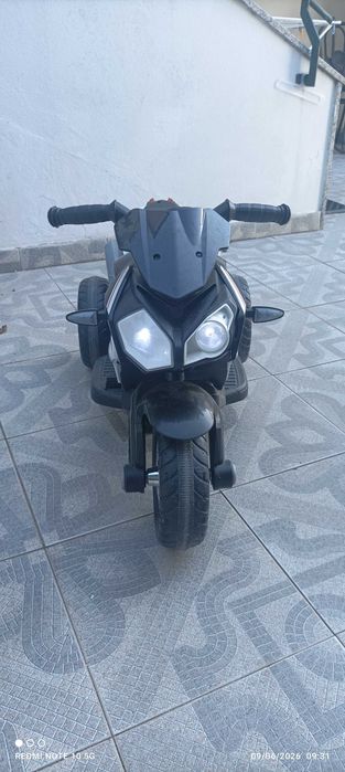 Moto elétrica de criança (Como Nova)