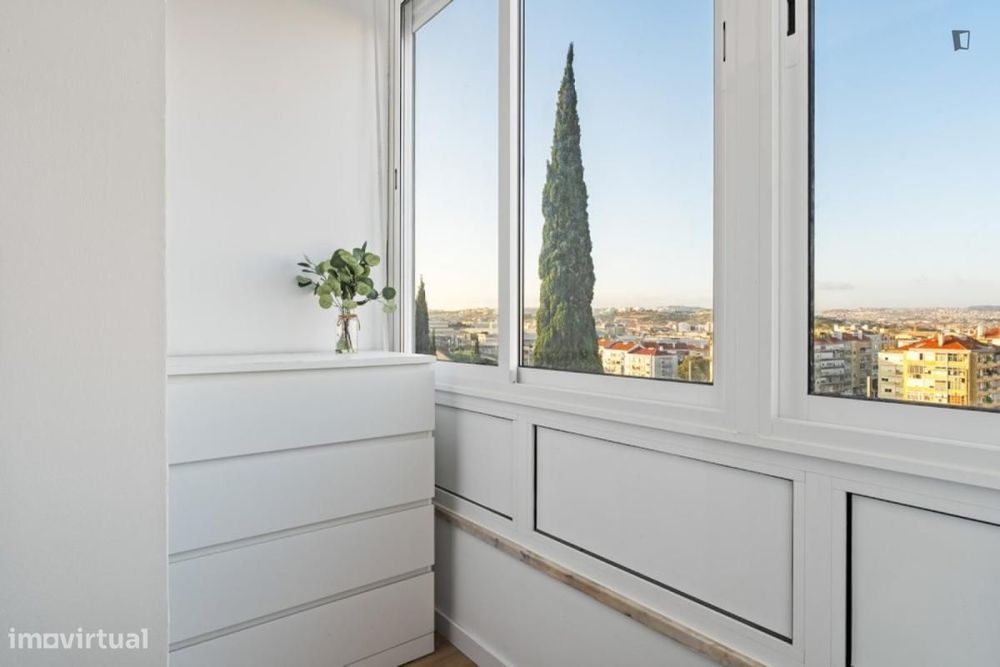 Quarto - localizado em Amadora Lisbon
