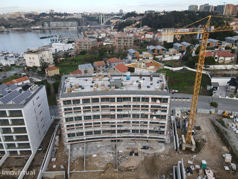 T3 com lugar de garagem e terraço, Afurada.