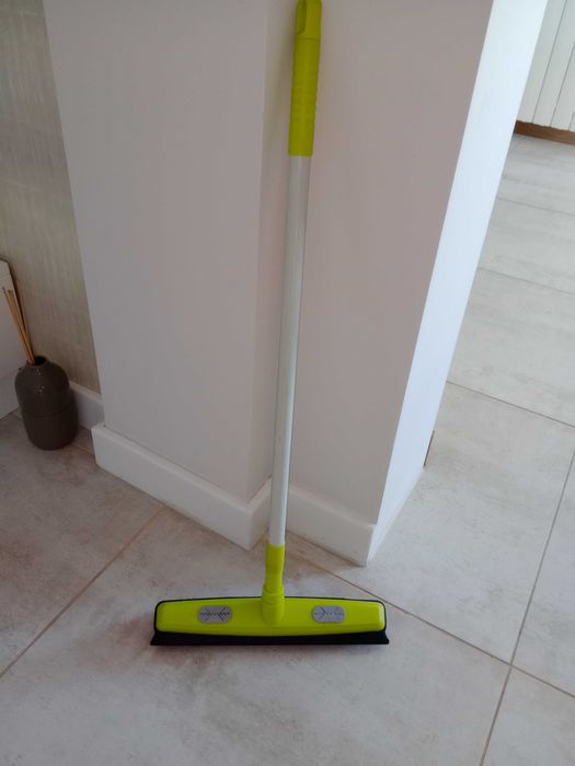 Vassoura de silicone