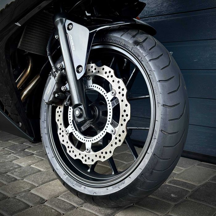 Продам мотоцикл Honda CBR400R (1676)