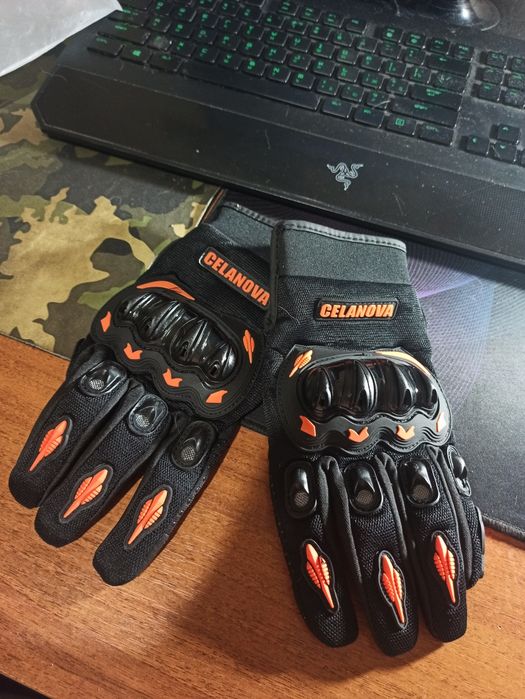 Фирменые мотоперчатки с защитой Celanova черные с оранжевыми вставками