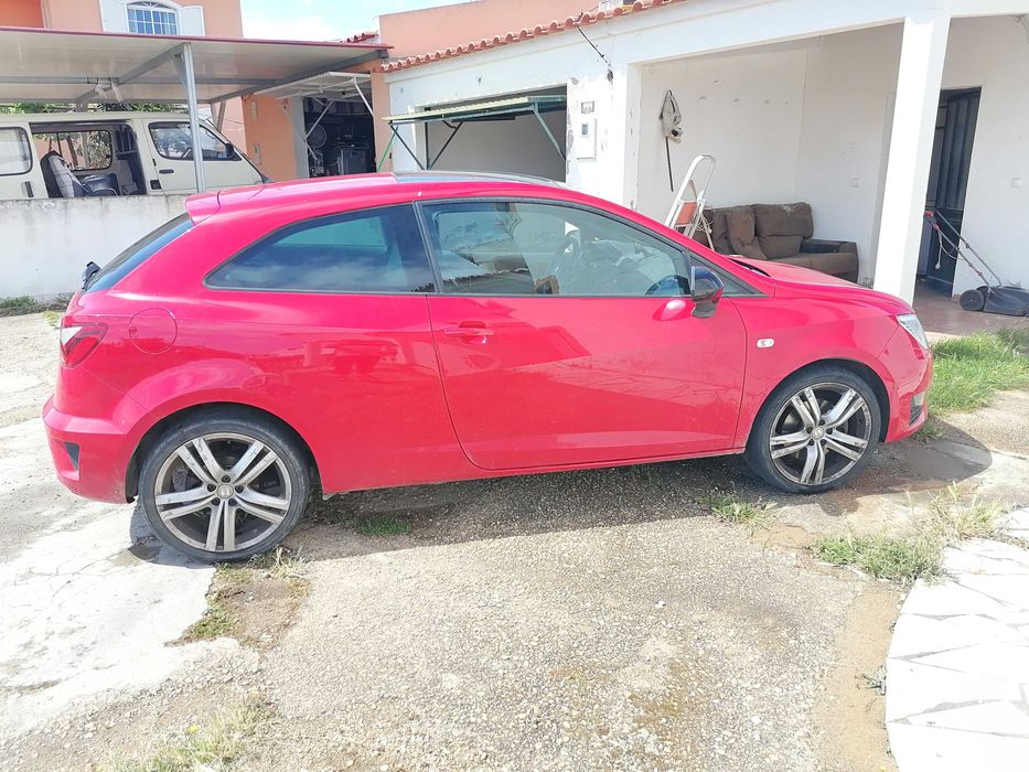 6,9 segunos dos 0 aos 100 kms/h.  Uma Bomba. Seat Ibiza Cupra 180 hp