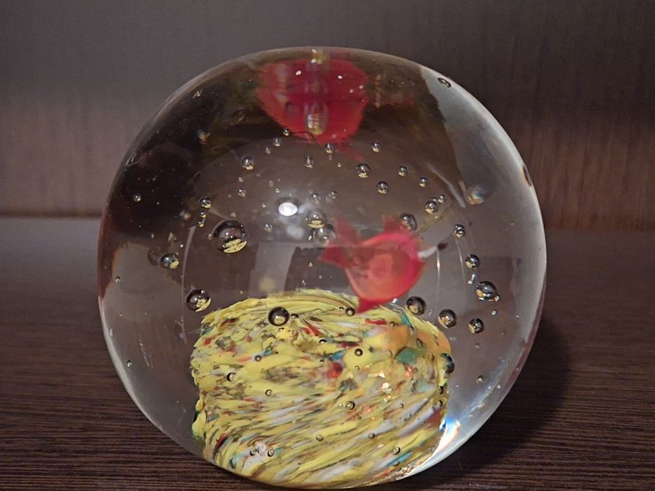 Bola de vidro pisa-papéis