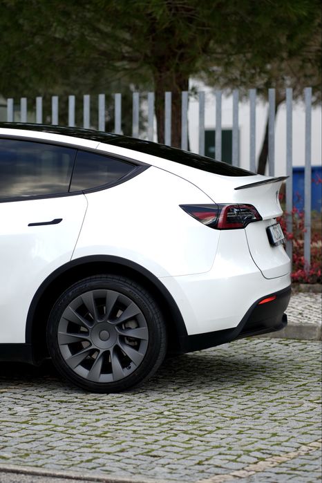 Tesla Model Y longe Range Dual Motor