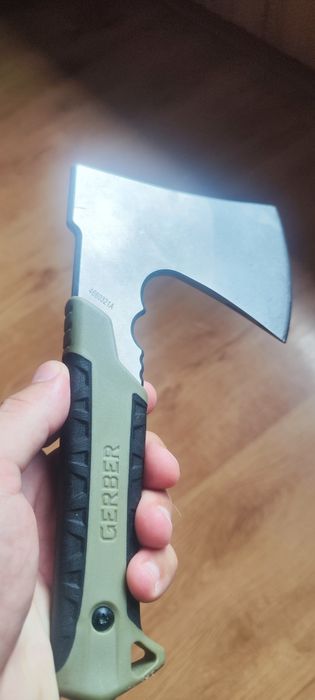 Nowa z delikatną Ryśka siekierka survivalowa