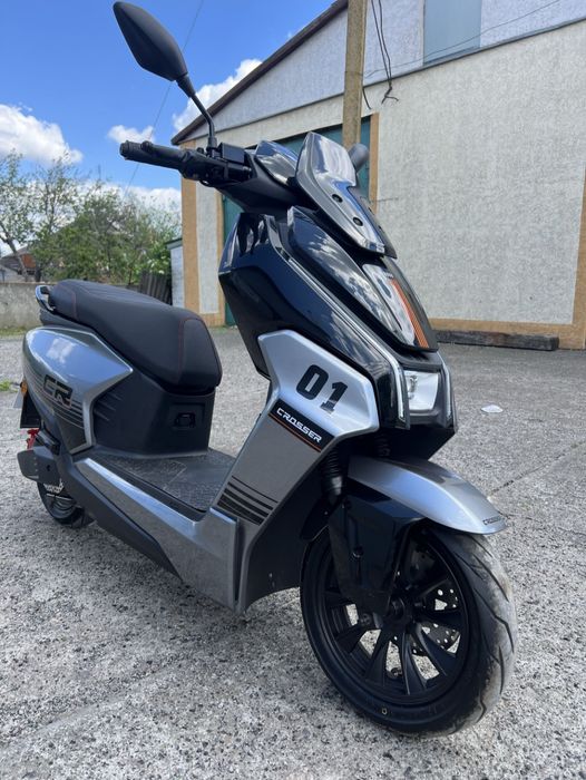 Crosser CR22 — Потужний електроскутер 2500W