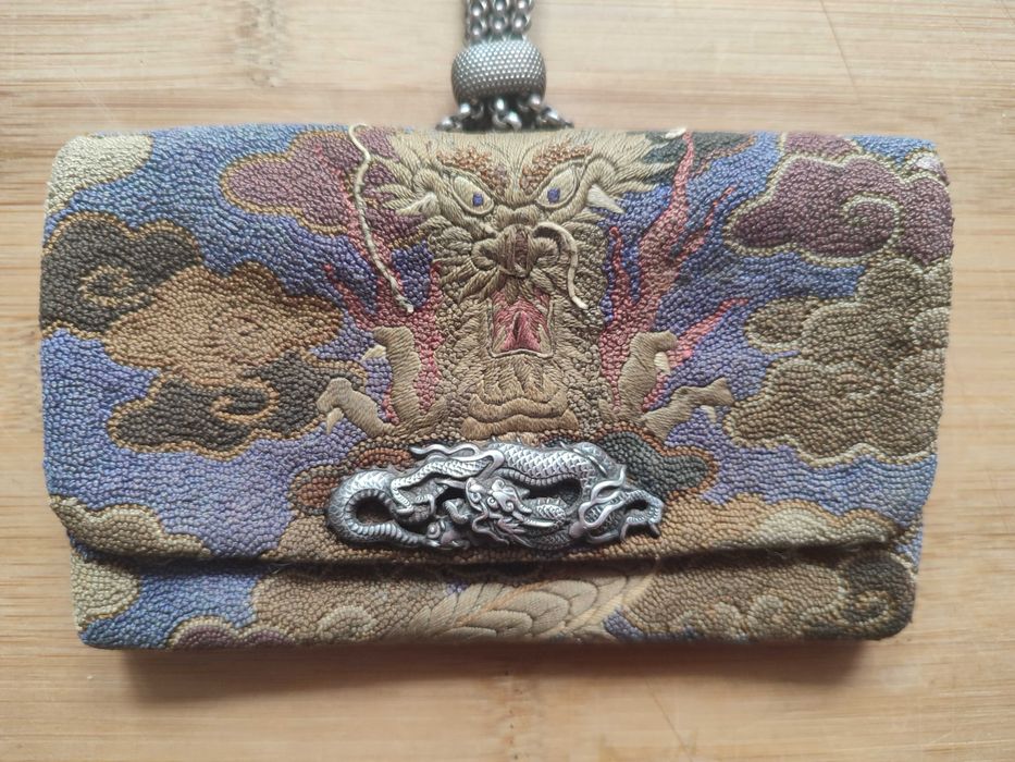 Jedwabna saszeta sakiewka z XIX wieku